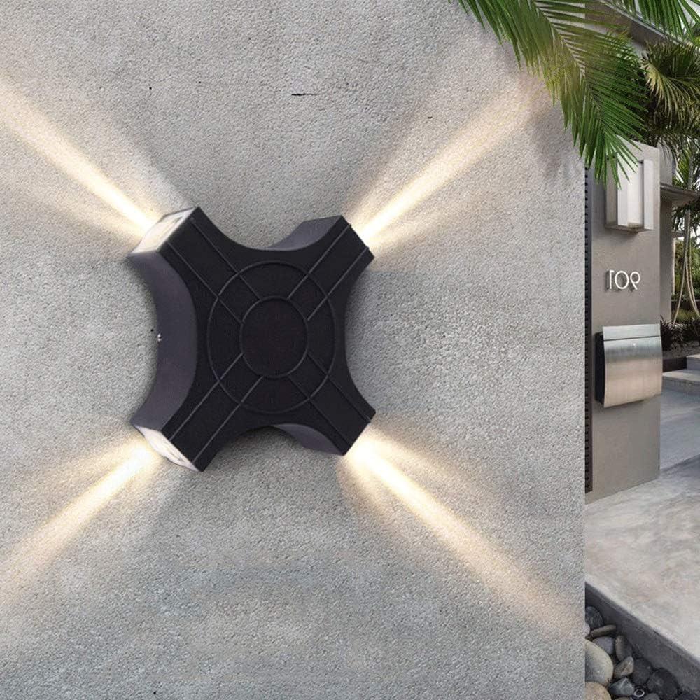 OUTDOOR WALL LIGHT